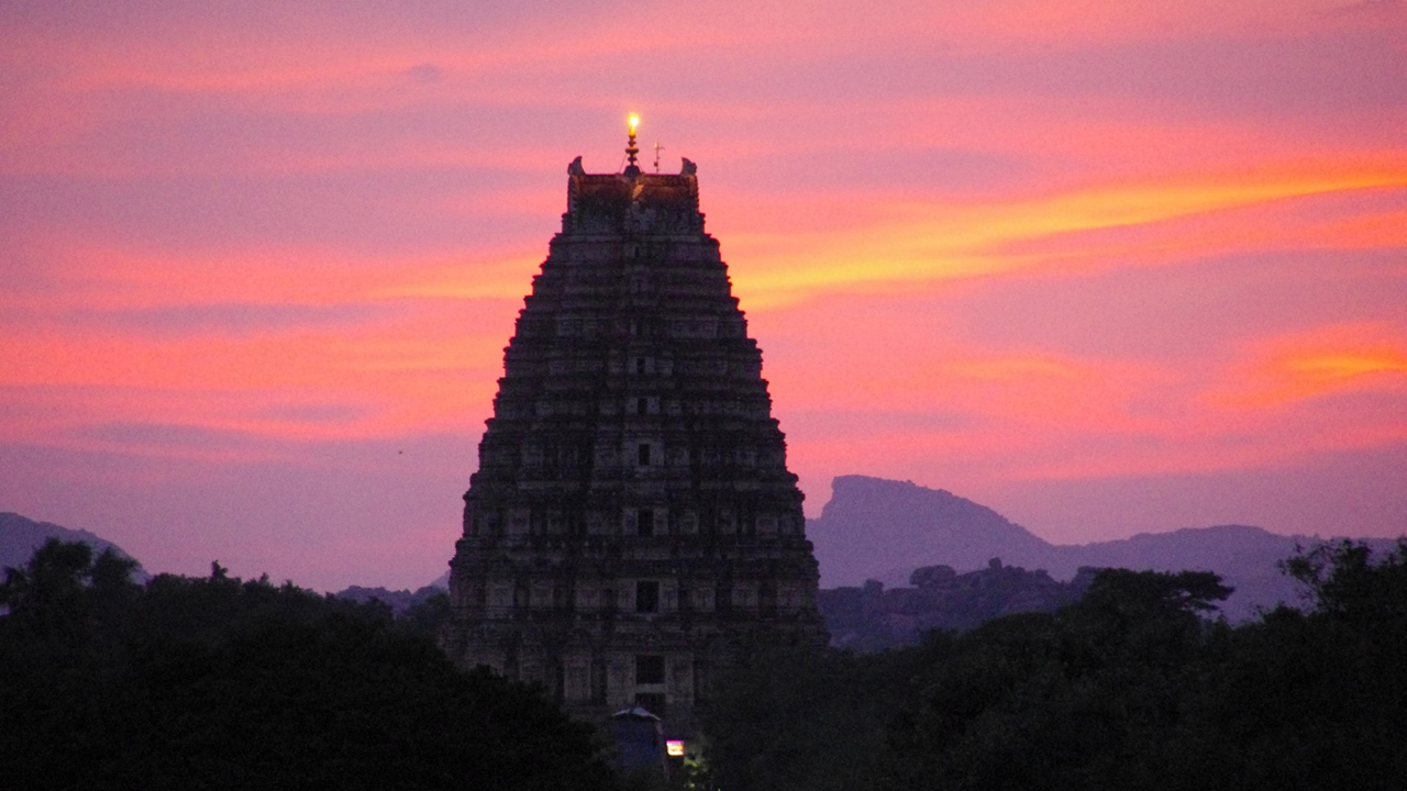 Gopuram, Virupaksha Temple, Hampi (Karnataka)