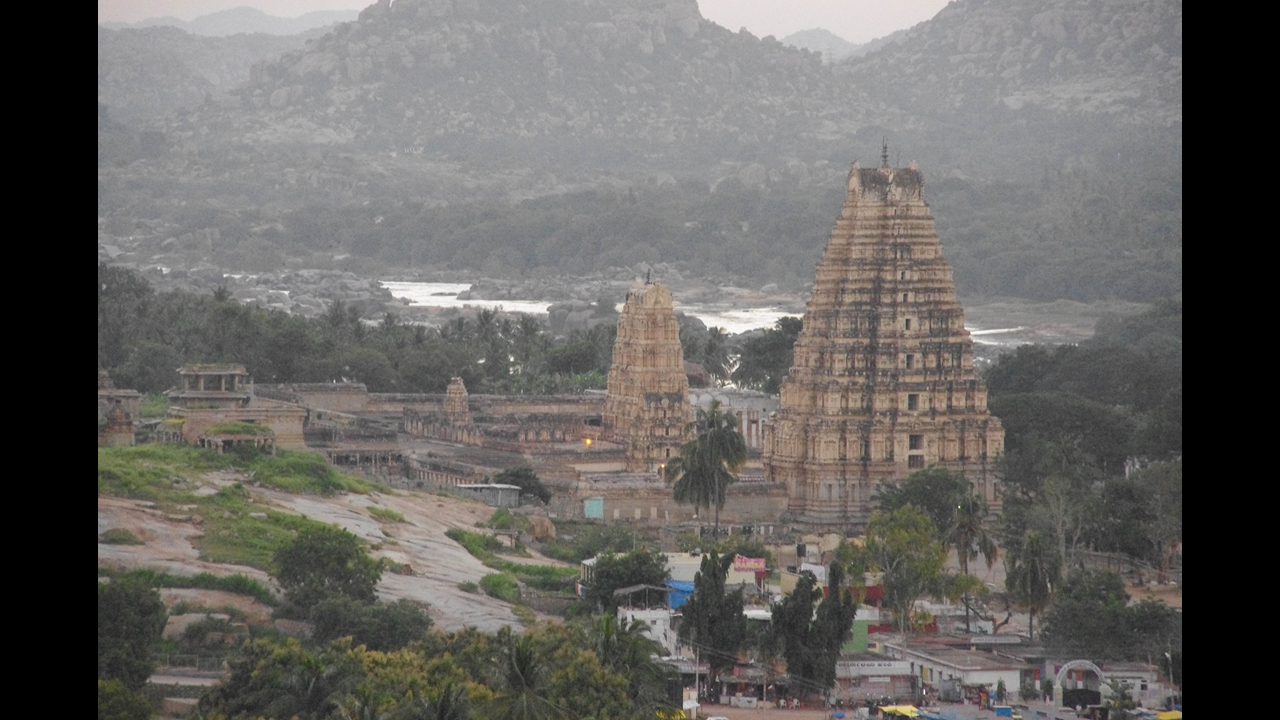 Virupaksha Temple, Hampi (Karnataka)